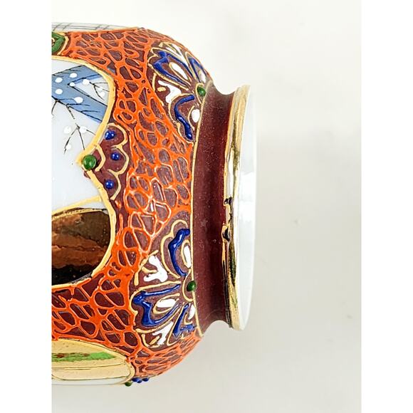 Mini Japanese Vase Geisha Portrait 3 3/4" Porcelain Gold Trim 70's Asian Vintage - Picture 10 of 16